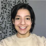 Professeur particuliere donne cours de soutien scolaire aux étudiants du lycée